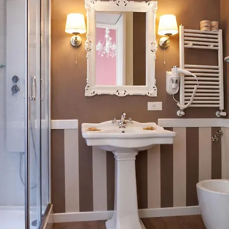 Opera Relais R&b Bed & Breakfast 4*